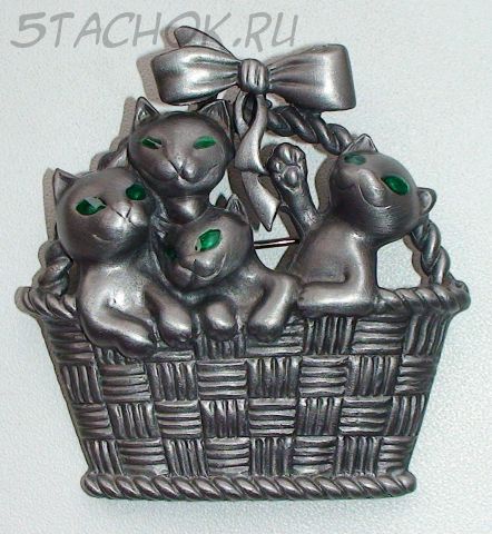 Брошь "Котята в корзинке"
