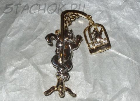 Брошь "Кот и попугай в клетке" под серебро и золото