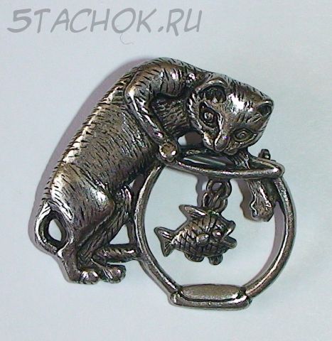 Брошь "Котик и рыбка в аквариуме" под олово