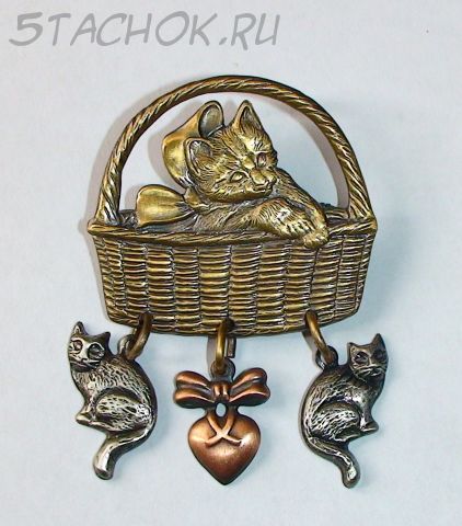 Брошь "Котенок с бантиком в корзинке" под бронзу, олово и медь