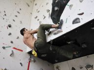 Занятие на скалодроме