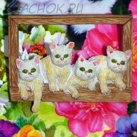 Брошь "Четыре белых котенка" керамика