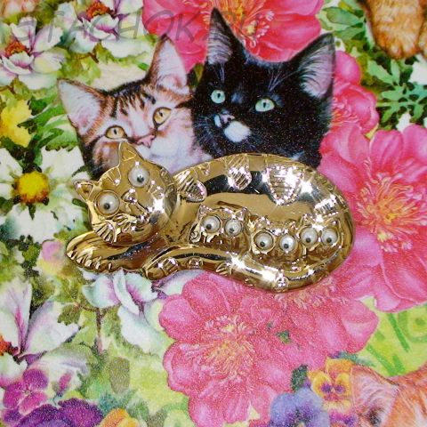 Брошь "Счастливая кошка-мамочка" под золото
