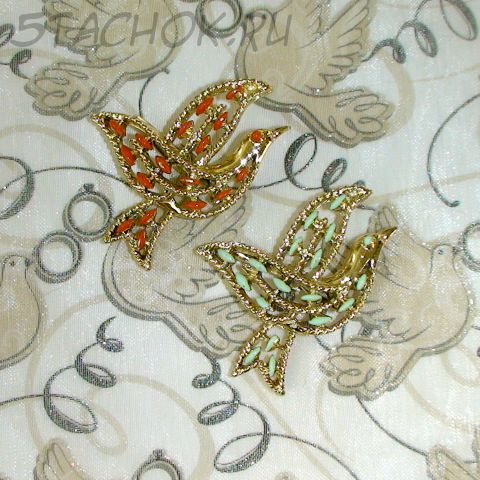 Парные броши "Голубки" под золото, эмаль