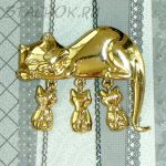 Брошь "Киса-мама и котятки" под золото