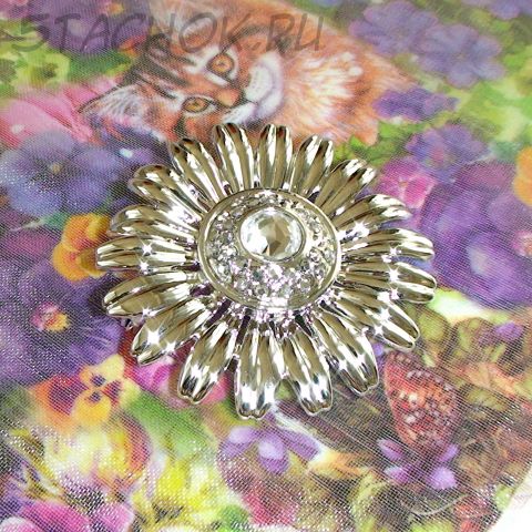 Брошь "Ромашка" под серебро/стразы