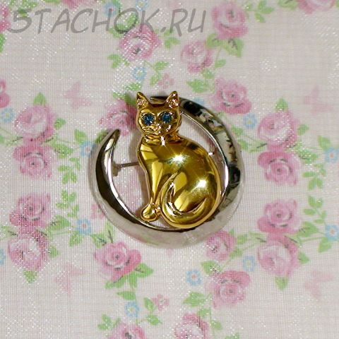 Брошь "Киска на полумесяце" под золото/серебро/сваровски