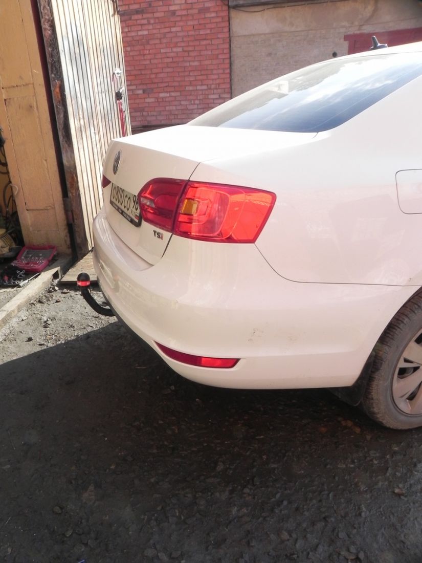 Фаркоп BOSAL-ORIS на Volkswagen Jetta седан 2/2011- необходима подрезка бампера. Тип шара: A. Нагрузки: 1200/50 кг - 2194-A Bosal