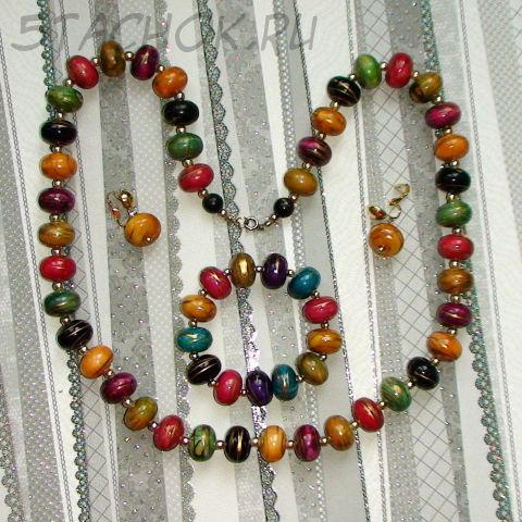 Яркий комплект Бусы, браслет, клипсы