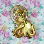 Брошь "Кот и аквариумные рыбки" под золото/орг.стекло