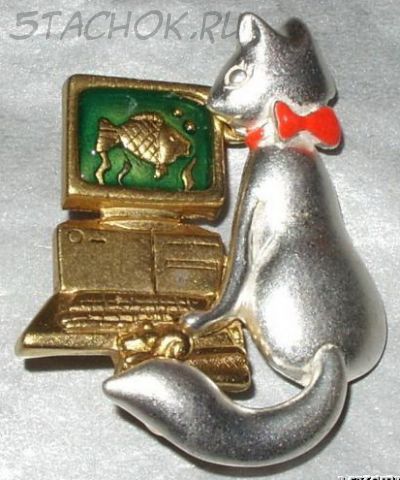 Брошь "Кошечка и компьютер"