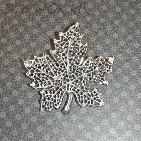 Брошь"Кленовый лист" под серебро