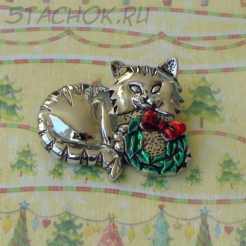 Брошь "Рождественская кошка" под серебро, эмаль
