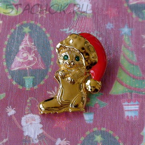 Брошь "Новогодний котейка" под золото, эмаль, стразы