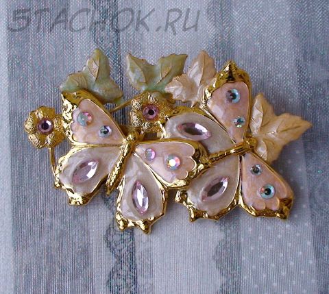 Брошь "Две бабочки" под золотую чеканку, эмаль, стразы