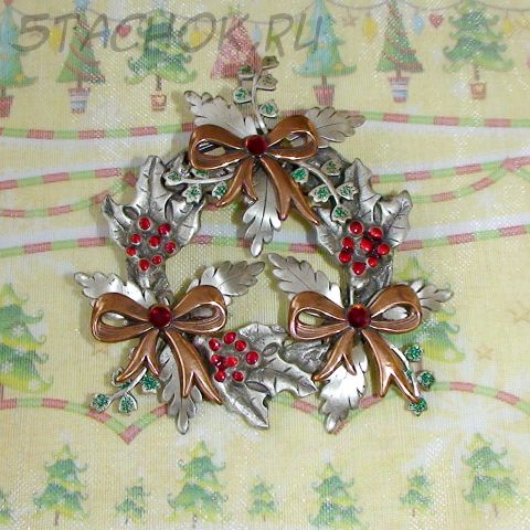 Брошь "Рождественский венок" под олово, медь, эмаль, стразы, блестки