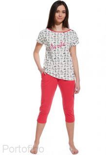 Прекрасная хлопковая пижамка для девушек из мягкого хлопка. Комплект состоит мз футболки с коротким рукавом, и однотонных бриджей.