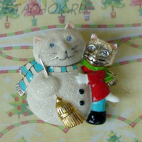 Котейка и кото-снеговик под серебро, эмаль, стразы, ювелирная крошка