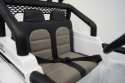 Детский электромобиль Jeep Sahara-3 white - удобные сиденья из экокожи двух цветов