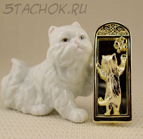 Брошь "Кошечка с бабочкой у зеркала" цвет золота (AJC США)