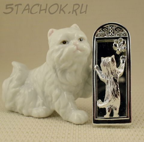 Брошь "Кошечка с бабочкой у зеркала" цвет серебра (AJC США)
