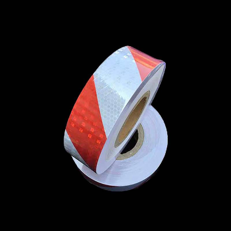 Светоотражающая лента 0,15х25 м красно-белая диагональная (Арт.: 22332)