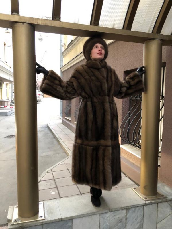 Длинная шуба из соболя в комбинированной вертикальной раскладке