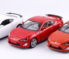 Металлическая модель автомобиля Toyota GT 86 масштаб 1:38