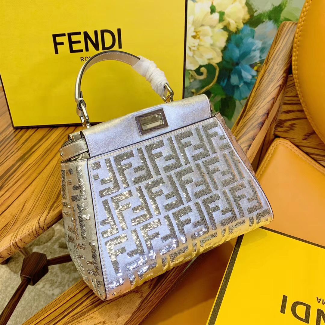 Сумка FENDI Peek-a-boo 23 cm
