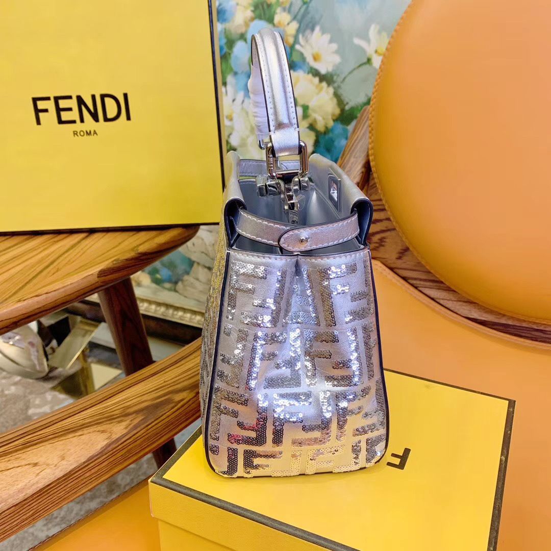 Сумка FENDI Peek-a-boo 23 cm