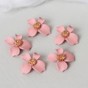 Кукольный аксессуар Подвеска Цветок розовый матовый