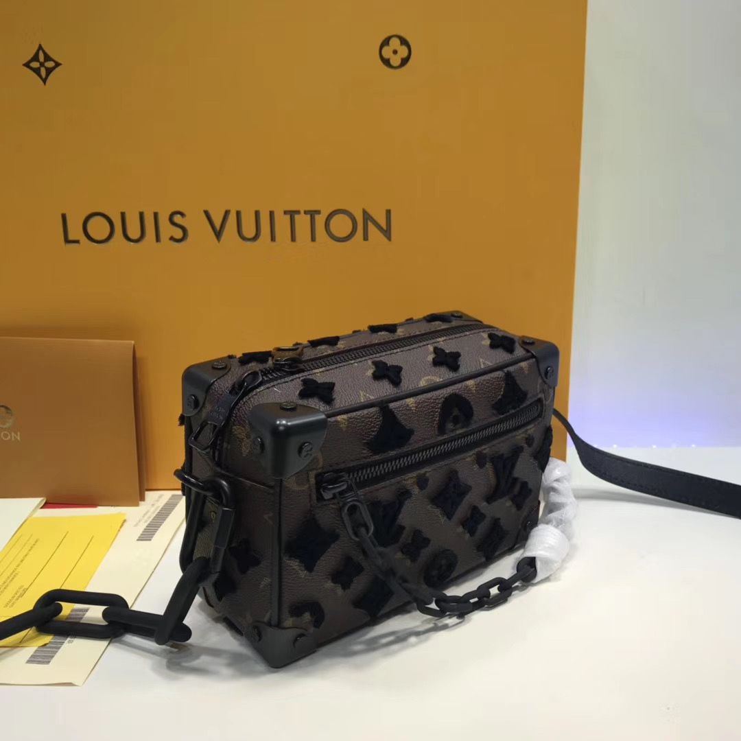 Клатч Louis Vuitton Mini Soft Trunk
