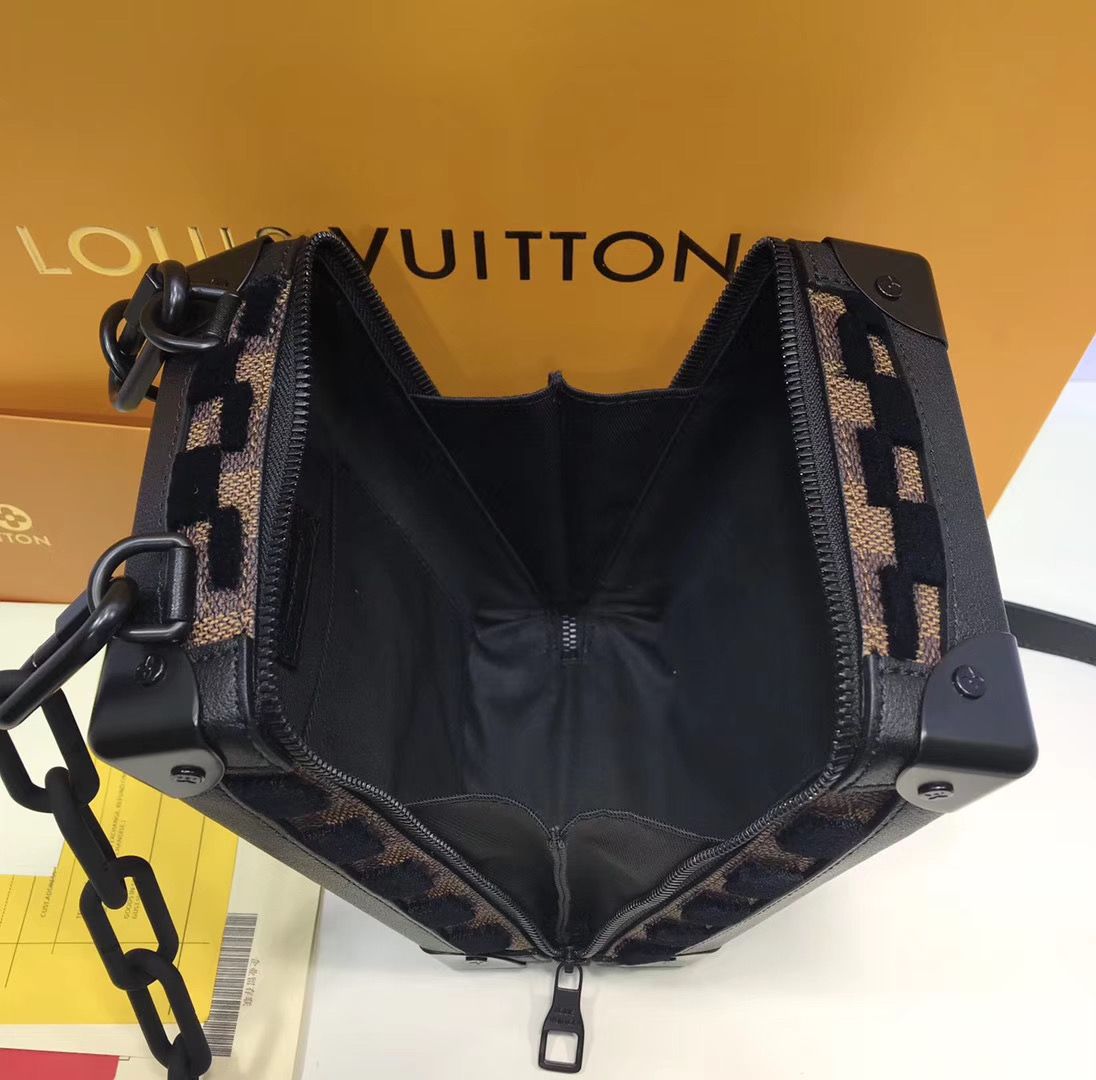 Клатч Louis Vuitton Mini Soft Trunk
