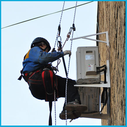 Монтаж внешнего блока кондиционера 8-10 кВт альпинистом
