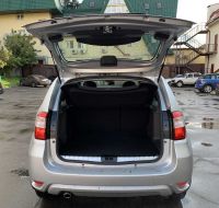 Nissan Terrano 2019 (серебристый) - багажник.