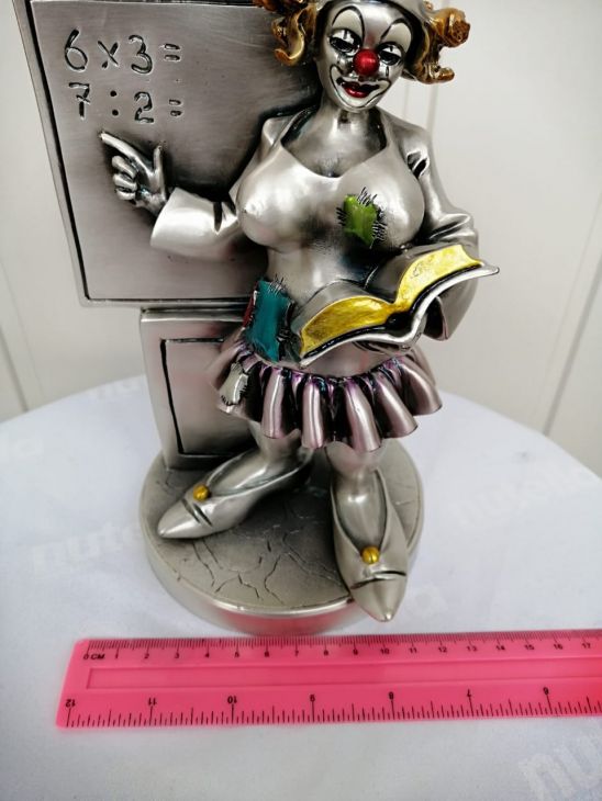 Серебряная коллекционная фигурка клоунессы - учительницы (Италия)