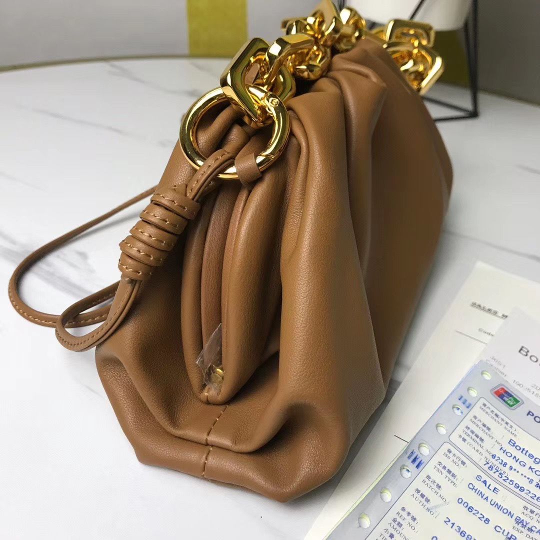 Bottega Veneta The Chain Pouch 22 cm