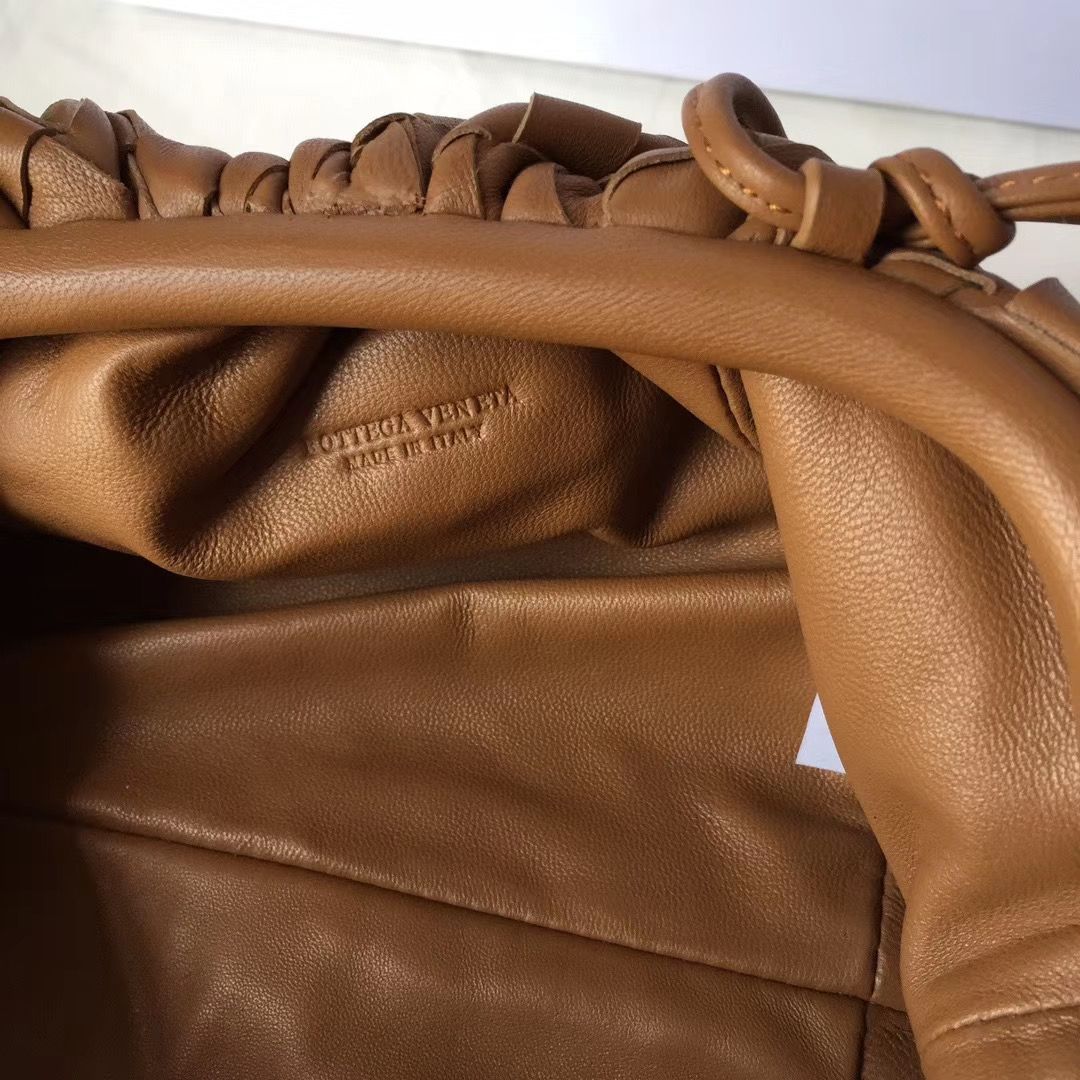 Bottega Veneta The Pouch 22 cm