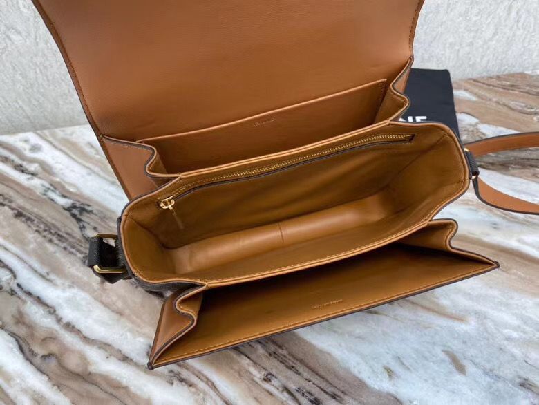 Celine Triomphe 22 cm