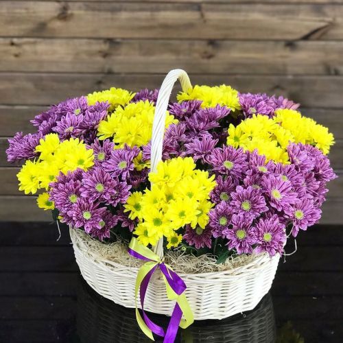 Корзина из кустовых хризантем
