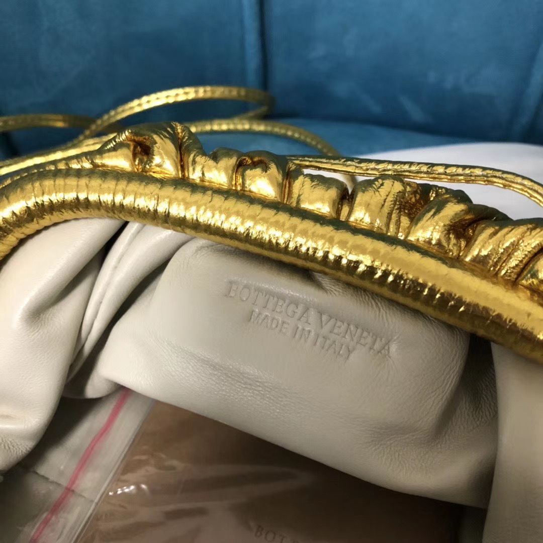 Bottega Veneta The Pouch 22 cm