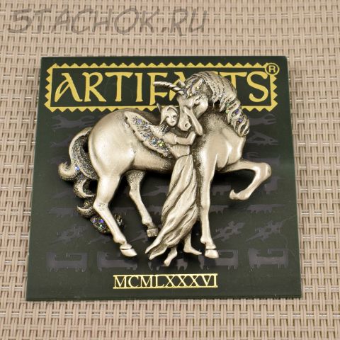 Брошь "Девушка и крылатый единорог" (JJ США)