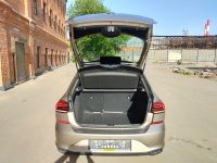 Объем багажника Фольксваген Поло 2021г. коричневого цвета