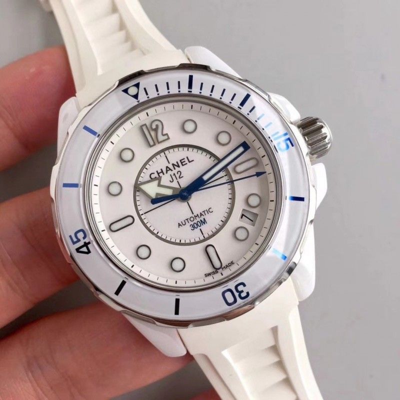 Часы CHANEL J12