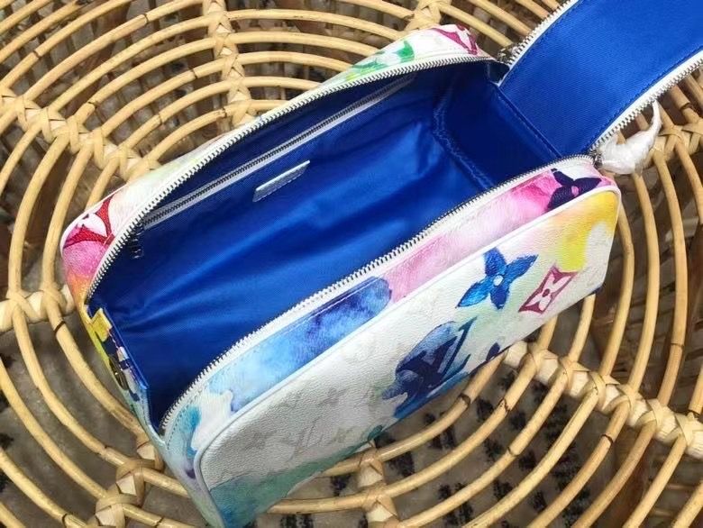 Дорожная косметичка Louis Vuitton