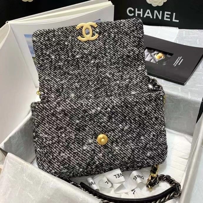 Chanel C Logo 26 cm