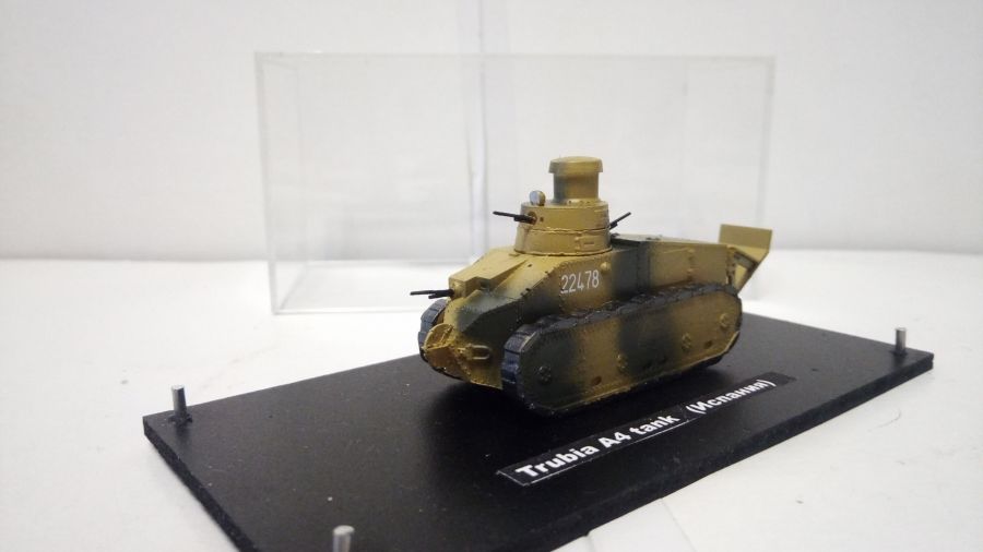 Лёгкий танк Trubia A4 (Испания) (1/72)