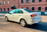 Вид сзади Volkswagen Polo 2021г. белого цвета