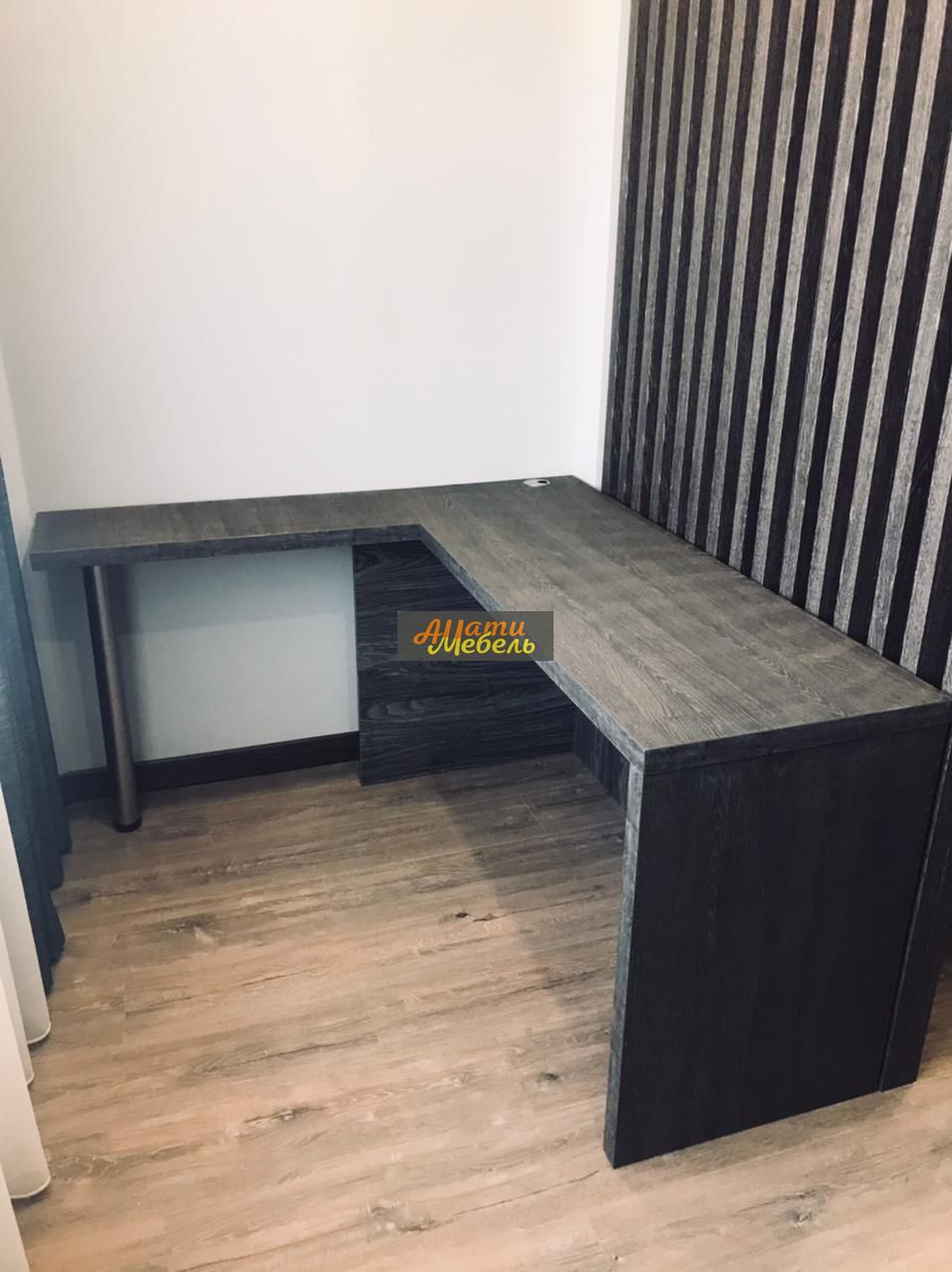 компьютерный стол за 48563.35 ₽