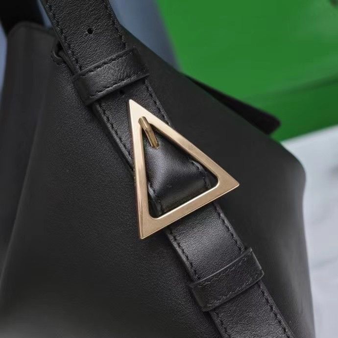 Bottega Veneta Cradle 30x23x16 cm